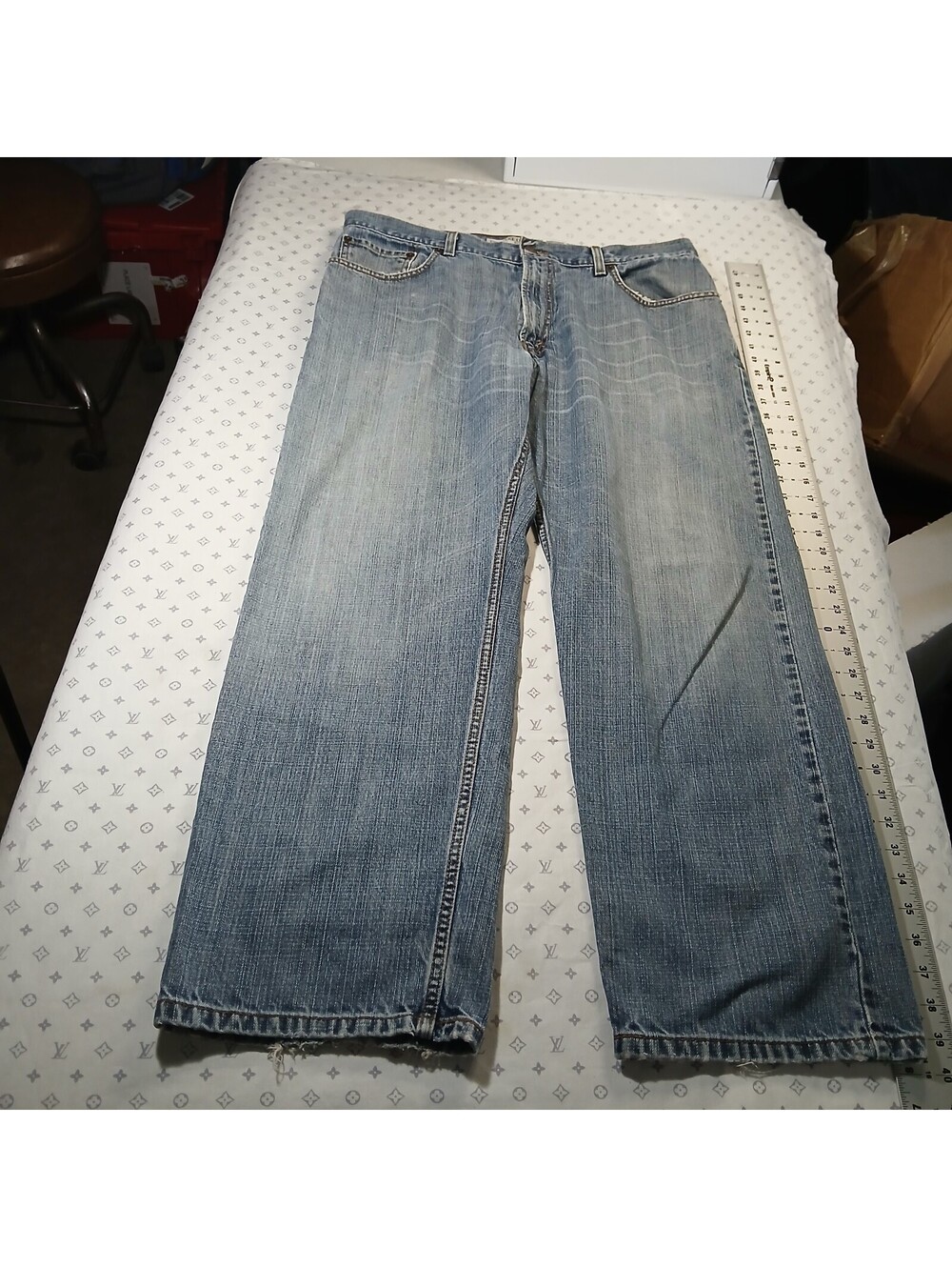 Levi's 569 Relaxed Straight Jeans Light Wash Denim Size 36x30 Streetwear